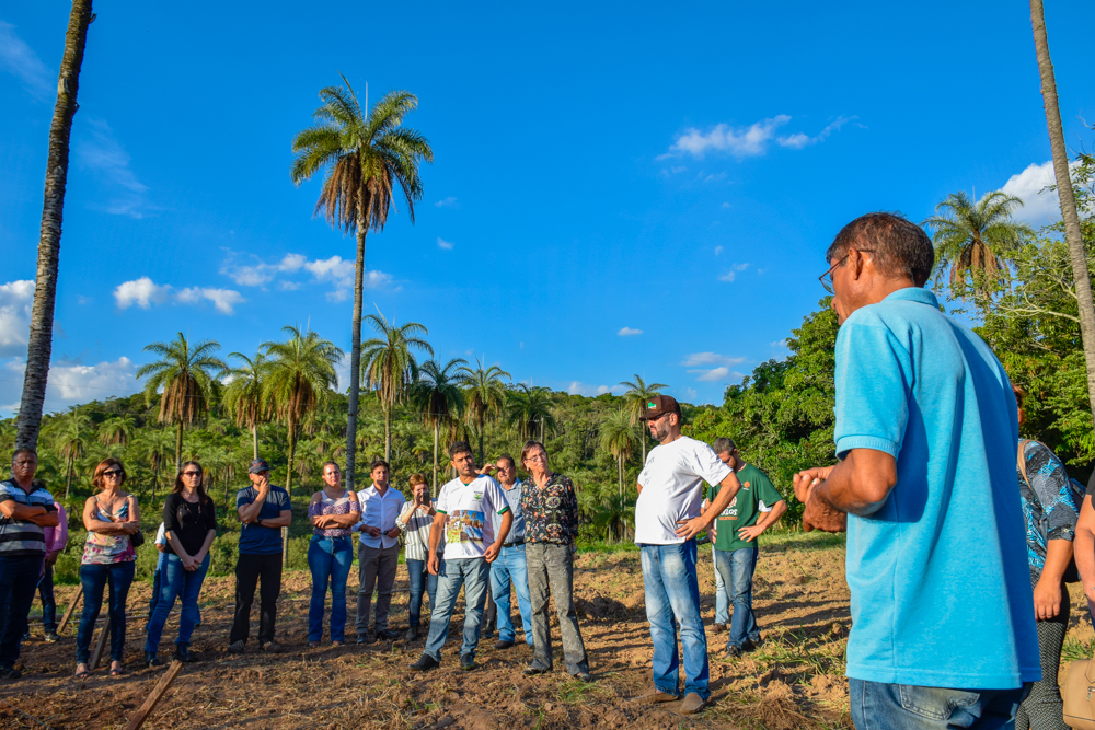 Profissionais da agricultura da Argentina visitam fazendas da FUCAM em Esmeraldas (MG)