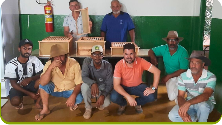 Aulas práticas de apicultura em Riachinho reforçam projeto “De Flor em Flor, um Favo de Mel”